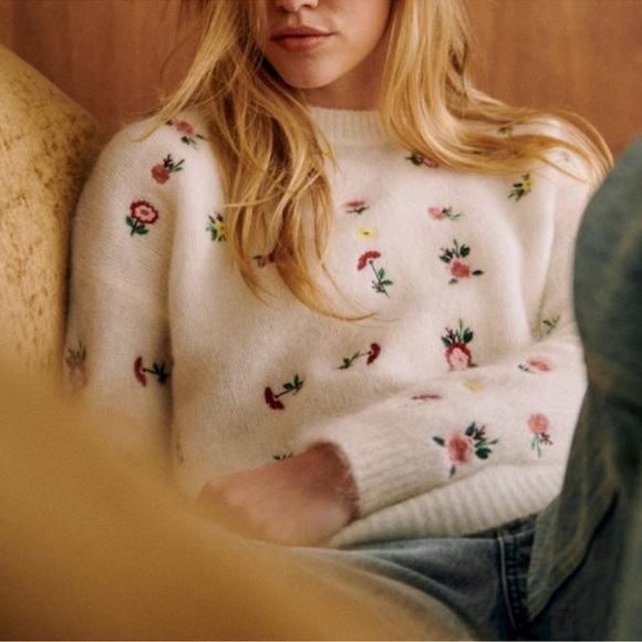Sezane Sweaters - ⭐️Sezane White Floral Embroidered Sweater⭐️
